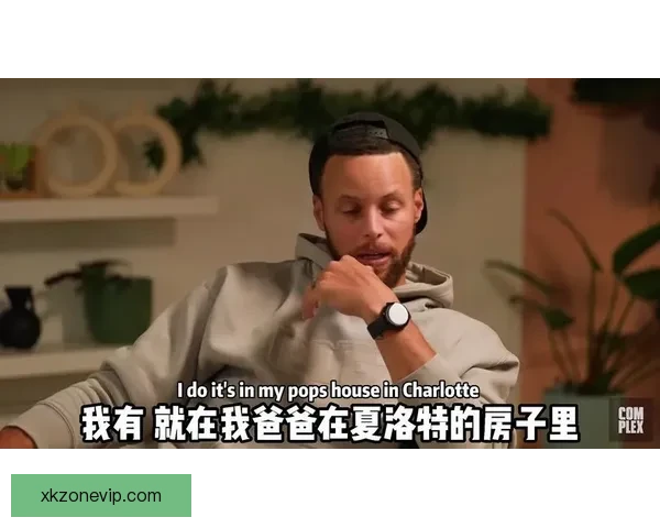 库里晒图致敬父亲球衣退役开创者的球衣永远悬挂球馆穹顶 库里晒图致敬父亲球衣退役开创者的球衣永远悬挂球馆穹顶